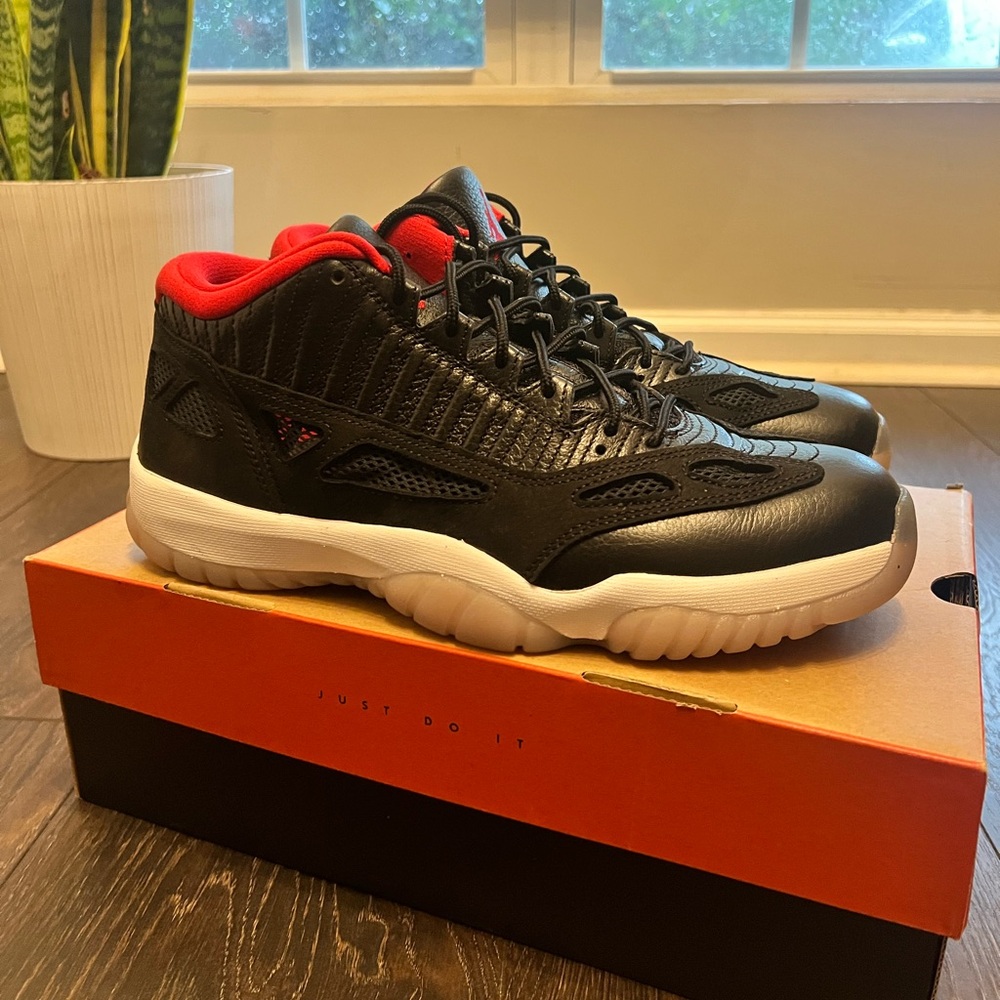 Air Jordan 11 Retro Low IE “Bred” Black/True Red - Picture 5 of 6